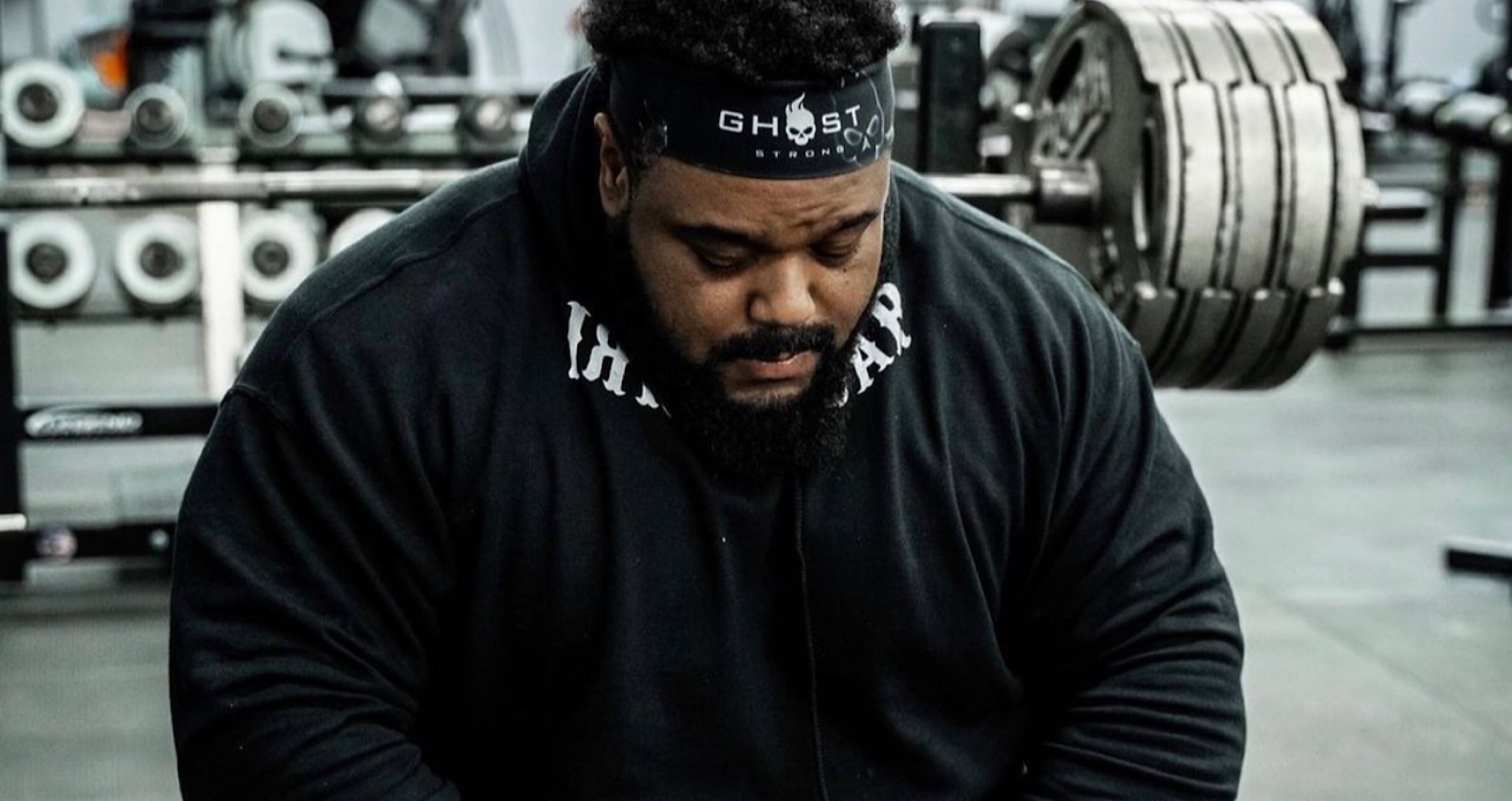 Julius Maddox Easily Bench Presses a Massive 635Lbs For Reps