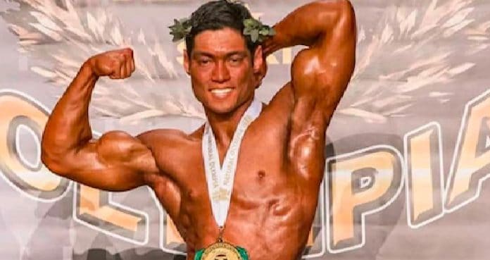 Natural Bodybuilder William Long Goes Super Saiyan at Comic Con