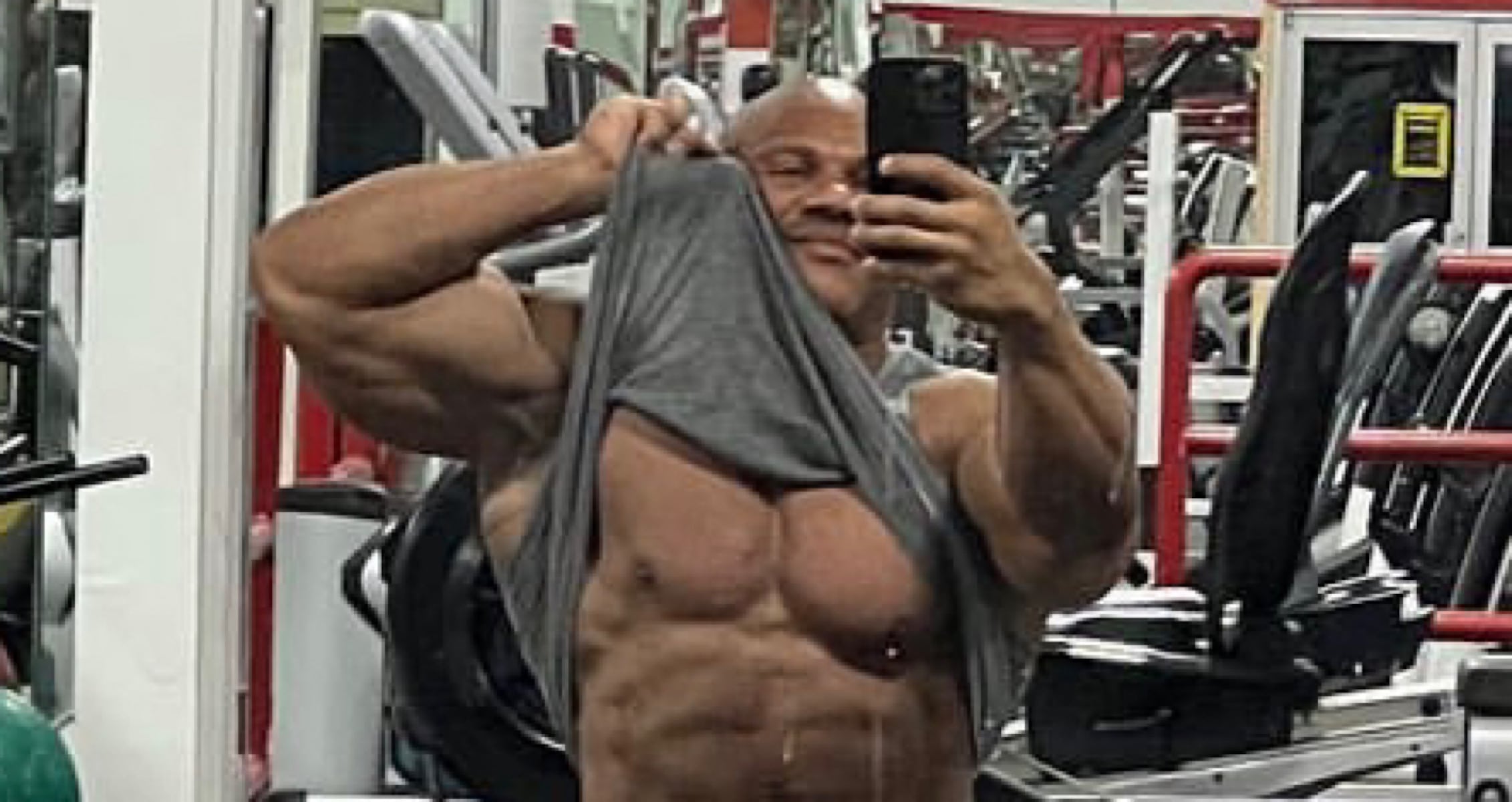Phil Heath Shows Off Chiseled Midsection in Recent Update