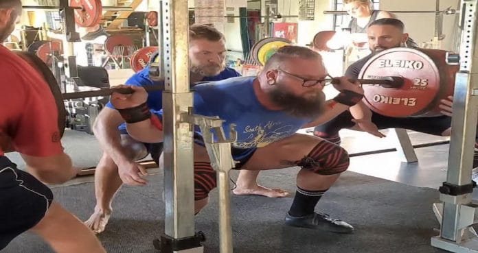 Nicolaas du Preez Reaches Competition Best With 926-Pound Squat In Training