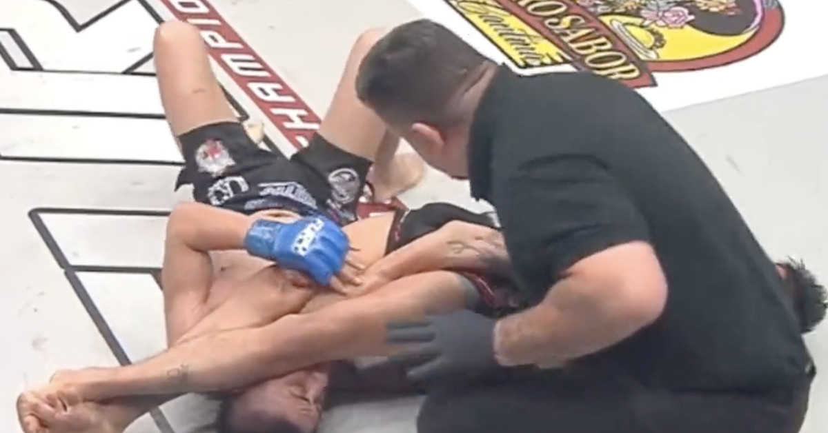 Video: Referee blindly allows bout to continue with unconscious fighter — who then woke up and tapped to armbar