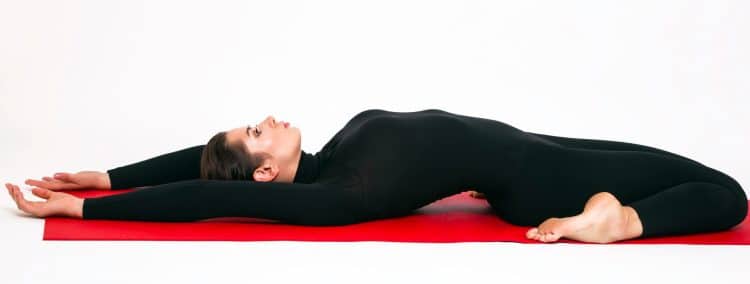 Hero Pose Virasana: Technique Tips, Common Mistakes, and Variations