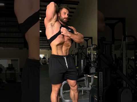Chris Bumstead toying with everyone ahead of Mr Olympia 2023 #bodybuilding #fitness #gym #mrolympia
