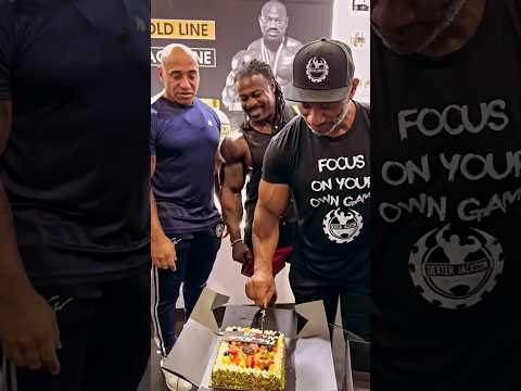 Dexter Jackson celebrates his birthday with the legends of the bodybuilding in dubai #bodybuilding