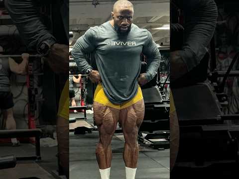 Charles Griffen looking ripped and vascular even 5 weeks post Olympia