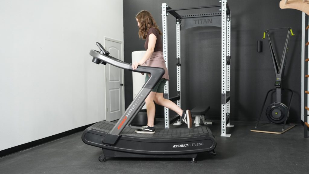 assault-runner-assault-runner-elite-walking-on-treadmill-1024x576-1.jpg