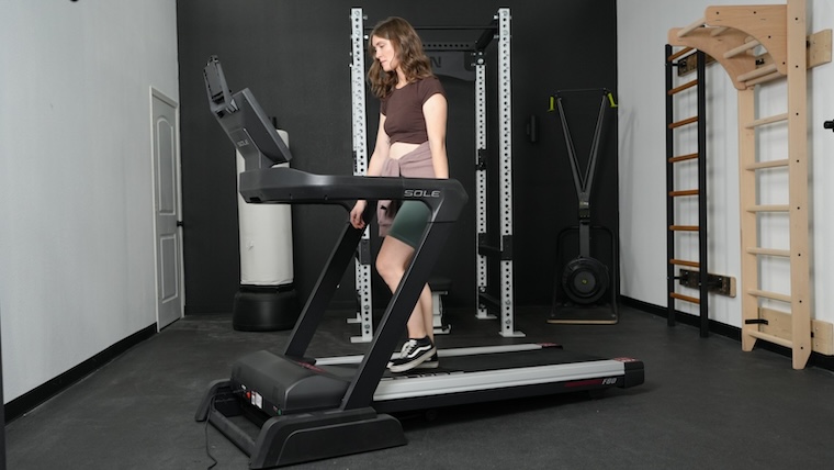 sole-f80-walking-on-treadmill.jpg