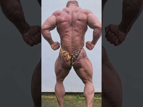 Those veins on lower back are nuts , Not an Ounce of water on James Hollingshead
