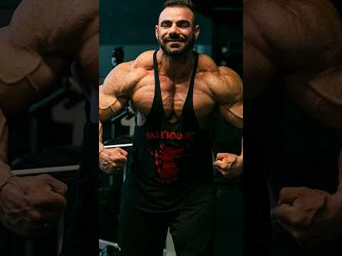 Rafael says he is 15 lbs heavier compared to 2022 at 3 weeks out of the show