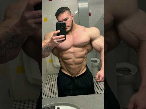 Nick Walker’s Shoulder to waist ratio is looking nuts 13 weeks out of New York pro 2024