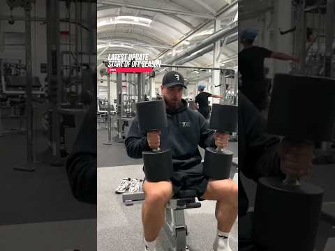 Chris Bumstead pressing 150’s with textbook form ?