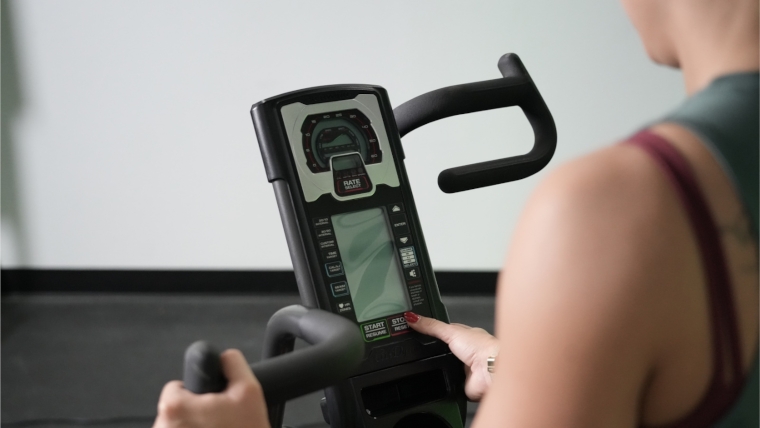 Control screen on the Schwinn Airdyne AD7.